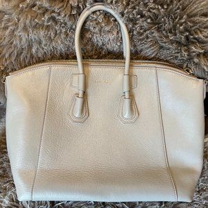 Givenchy Small Antigona Sport Shoulder Bag in Leather in NATURAL BEIGE